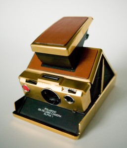 3E0V0671 Polaroid SX-70 in 24k Gold